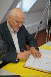 Eintrag ins Goldene Buch