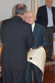 Überreichung der Ehrenurkunde