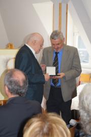 Walter Linke mit dem Stiftungsvorsitzenden Klaus Kischkewitz