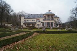Schloss Wolfsbrunn mit Parkanlage