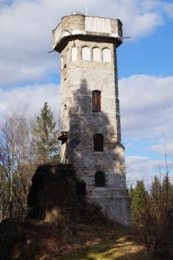 Blick zum Bismarckturm, Thermalbad Wiesenbad