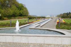 Brunnen/Blick in die Gartenanlagen des Schlosspalais Lichtenstein