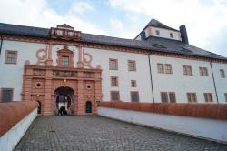 Schloss Augustusburg, Eingangsportal