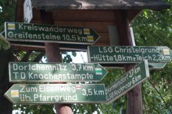 viele Wanderwege führen von oder zur Rentner's Ruh in Thalheim/Erz.