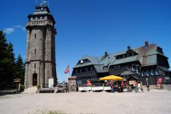 Aussichtsturm Auersberg mit Berggasthof