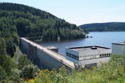 Blick zur Staumauer der Talsperre Eibenstock
