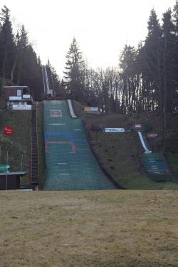 Blick zur Jugendsprungschanze Scheibenberg