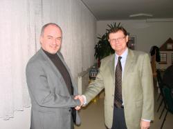 links Bürgermeister Thomas Probst, rechts Werkleiter Matthias Jancic