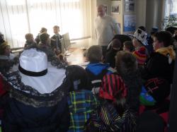 60 Hortkinder besuchen zum Faschingsdienstag, den 17.02.2015 den Bürgermeister Thomas Probst im Rathaus Burkhardtsdorf
