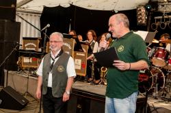 Foto von links: Preisträger Christoph Uhlmann, Bürgermeister Thomas Probst